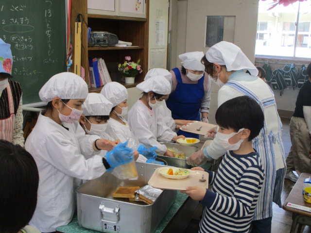 1年生 はじめての給食 | 会津若松プラス